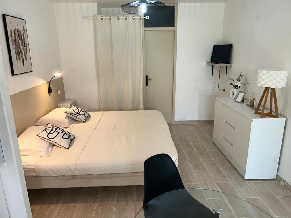 לה גוסייר Superbe Studio Avec Piscine, Au Coeur De La Marina! Village Soleil ! Proche Aeroport & Ferry מראה חיצוני תמונה