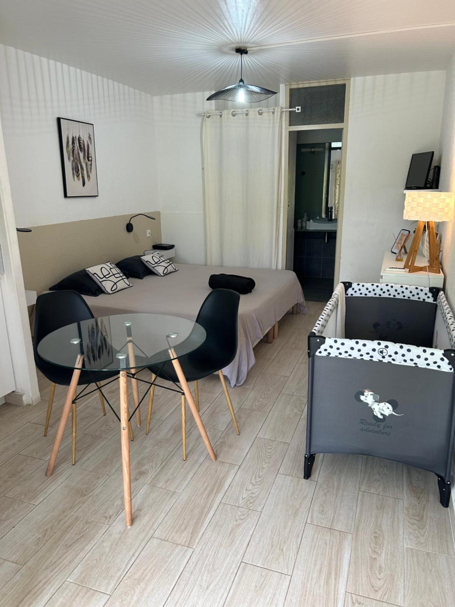 לה גוסייר Superbe Studio Avec Piscine, Au Coeur De La Marina! Village Soleil ! Proche Aeroport & Ferry מראה חיצוני תמונה
