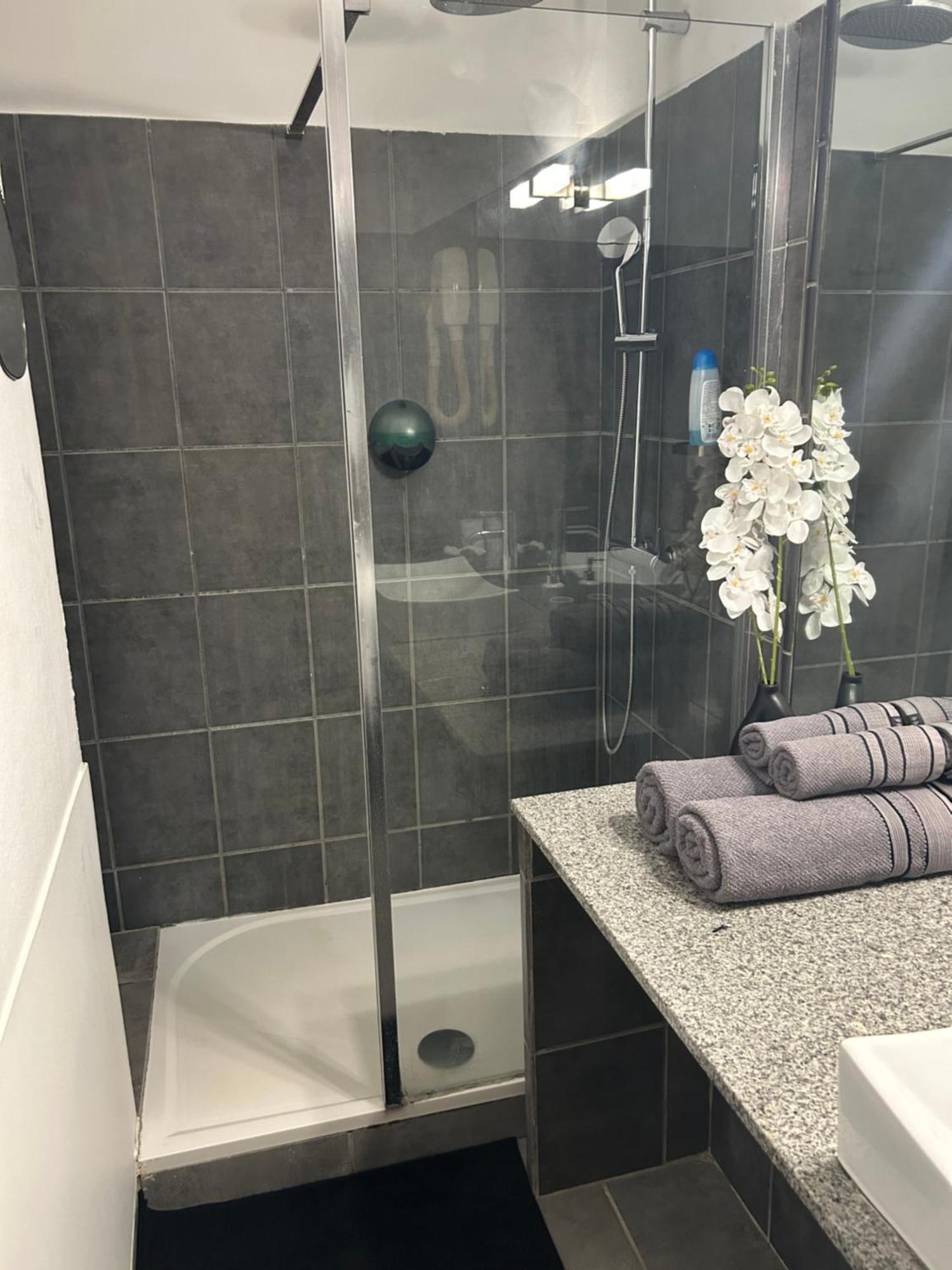 לה גוסייר Superbe Studio Avec Piscine, Au Coeur De La Marina! Village Soleil ! Proche Aeroport & Ferry מראה חיצוני תמונה